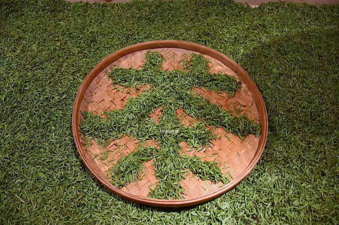 chinese character tea in chinese using leaves